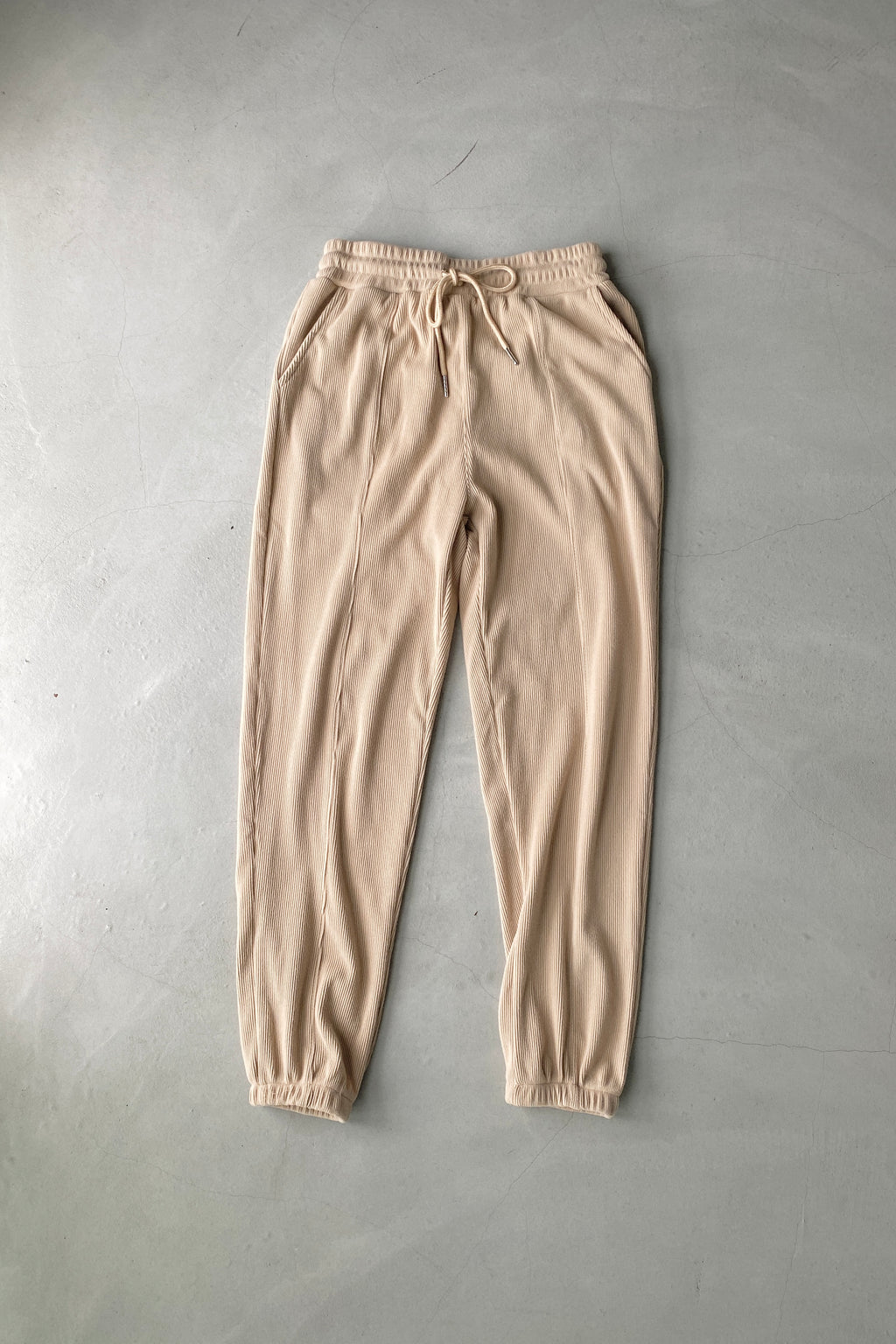 Beige knit pants – graey