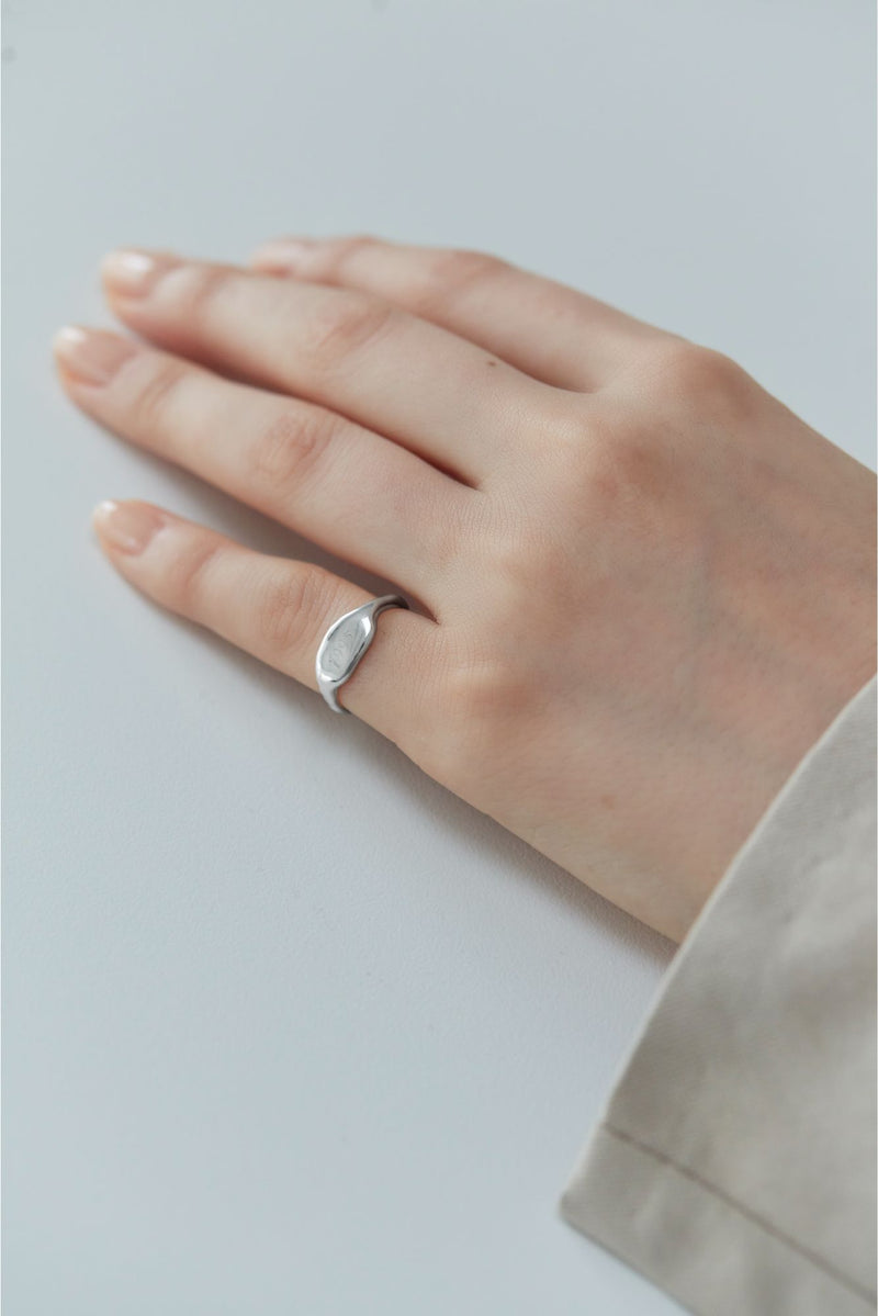 "me" ring (silver)