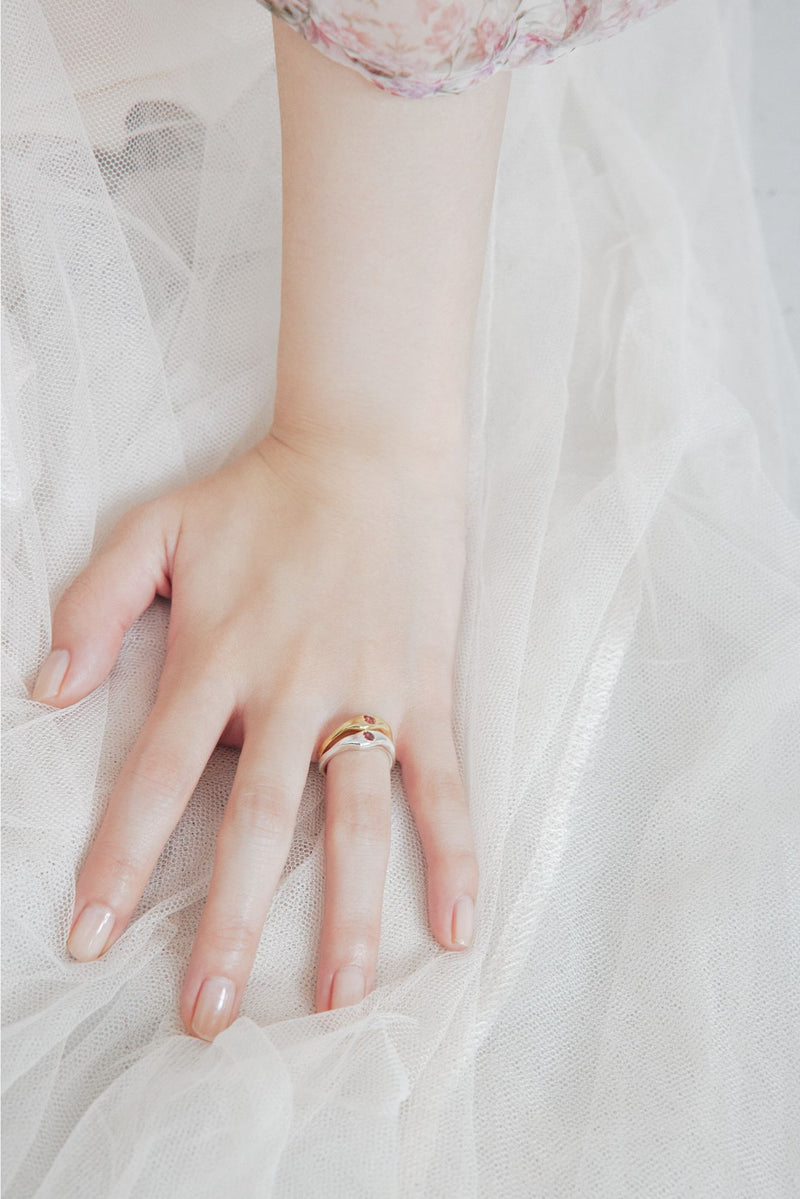 Awake gold (ring)