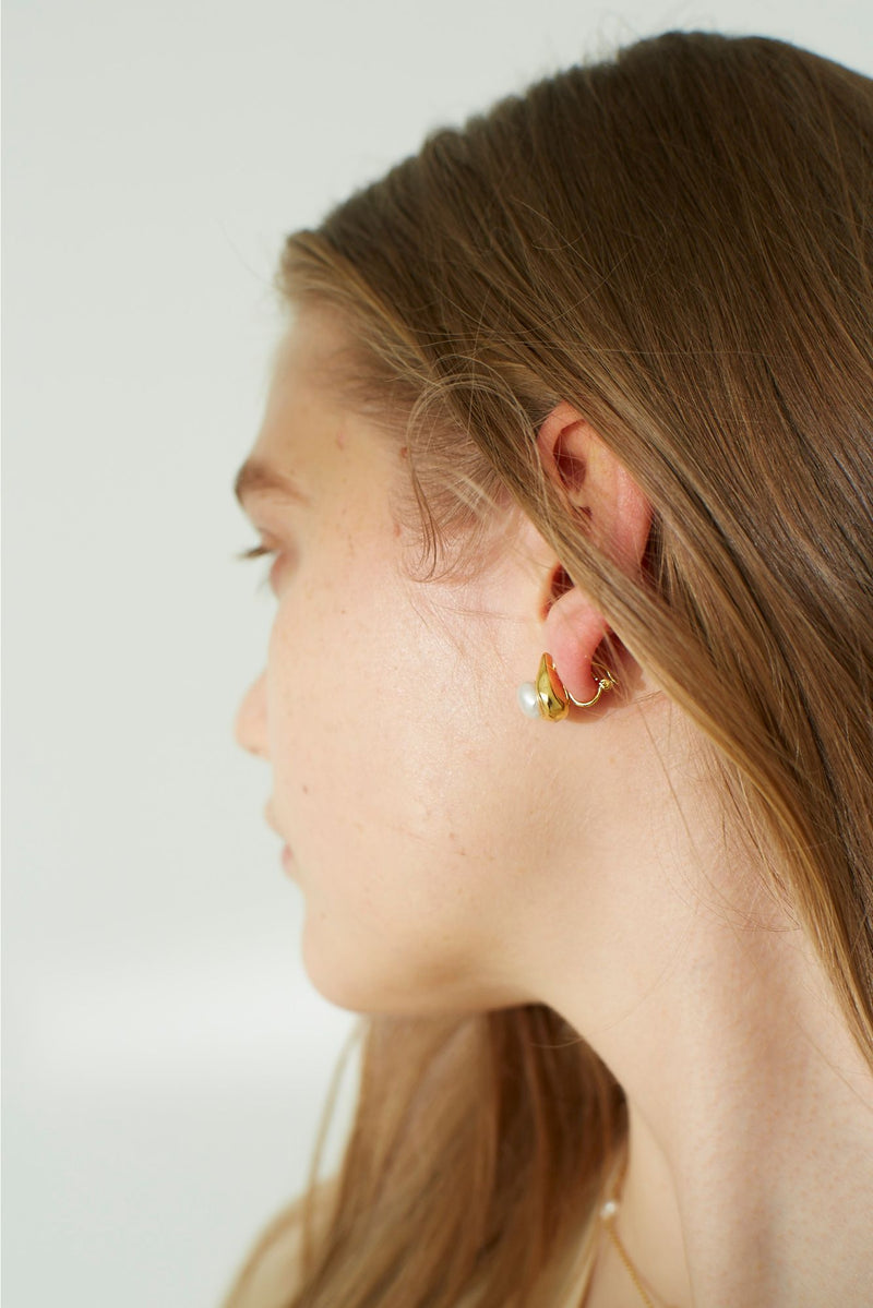 Anna (earring)